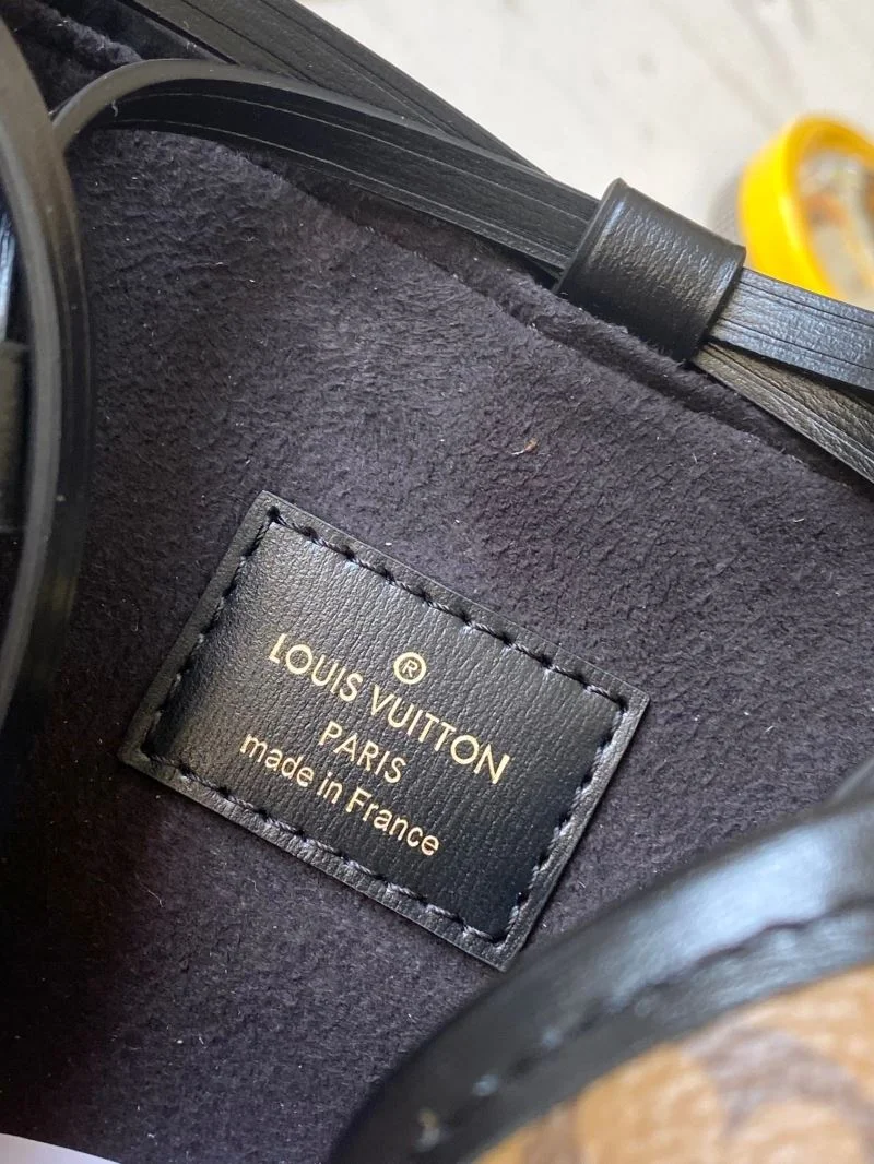 Louis Vuitton Bucket Bags RelaxedFit 40144