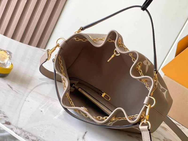 Louis Vuitton Bucket Bags TechFriendly 40114