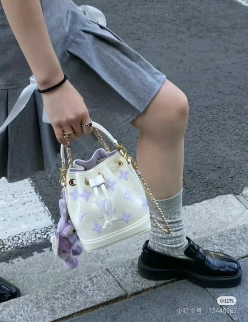 Louis Vuitton Bucket Bags TimelessDesign 40154