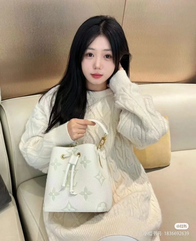 Louis Vuitton Bucket Bags ModernLook 40159