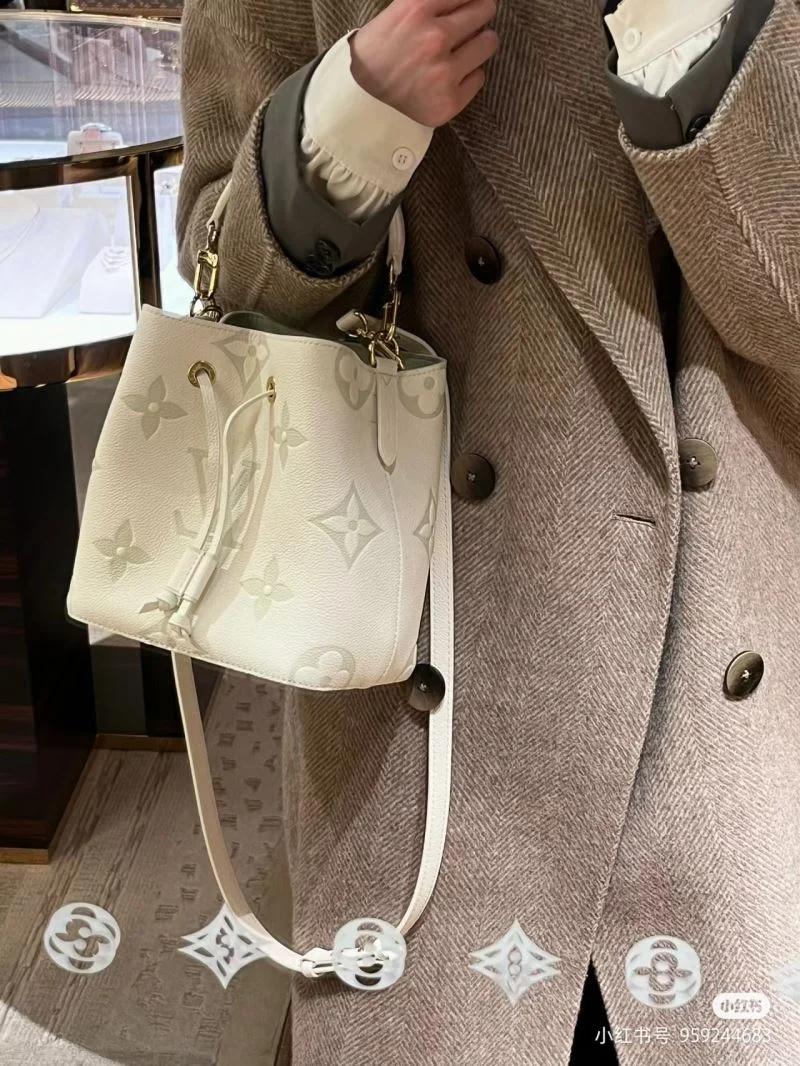 Louis Vuitton Bucket Bags ModernLook 40159