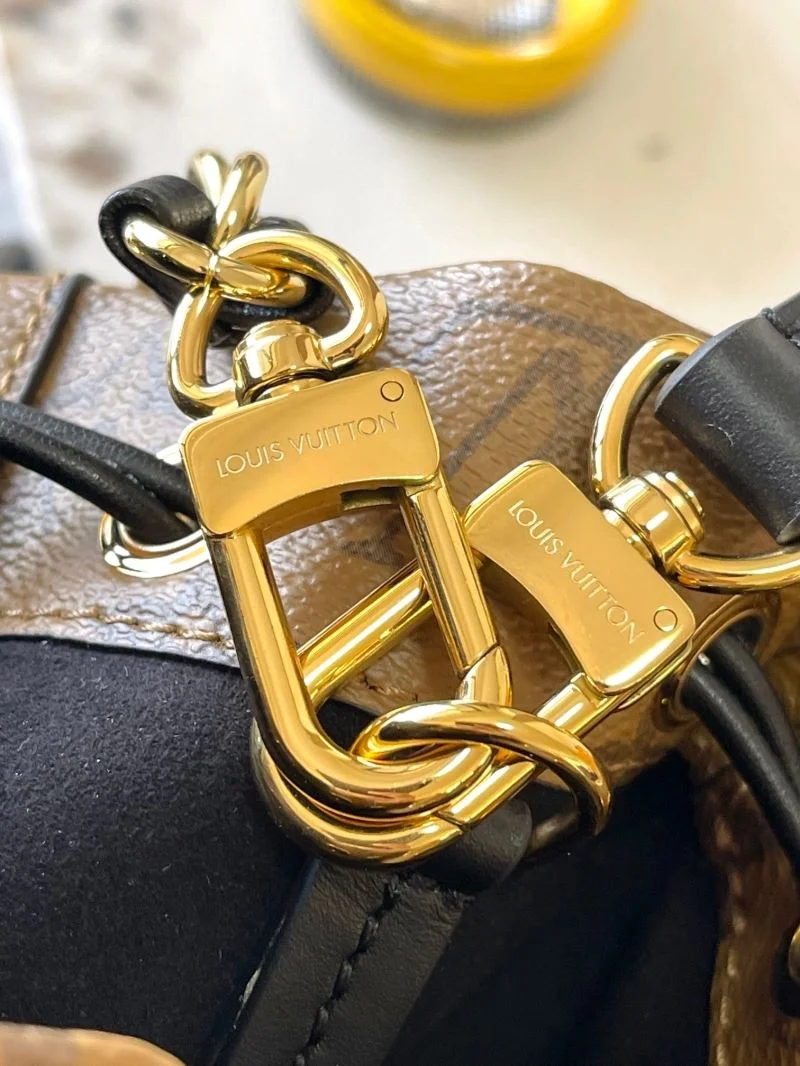 Bold Louis Vuitton Bucket Bags 40113