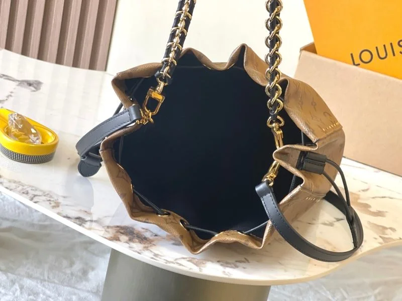 Bold Louis Vuitton Bucket Bags 40113
