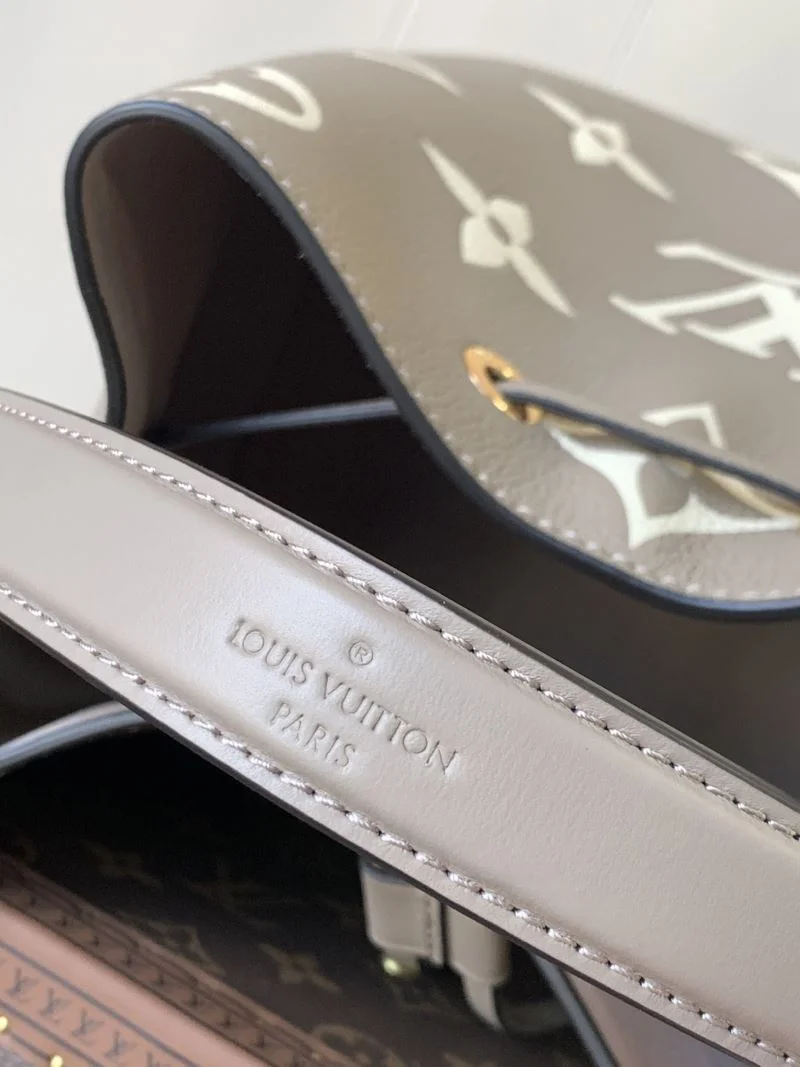 TechFriendly Louis Vuitton Bucket Bags 40106