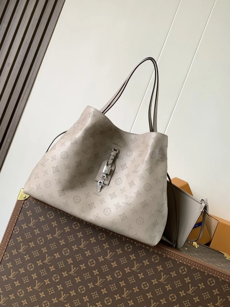 Chic Louis Vuitton Bucket Bags 38903