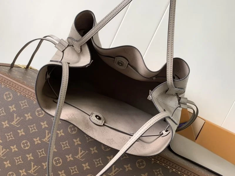 Chic Louis Vuitton Bucket Bags 38903