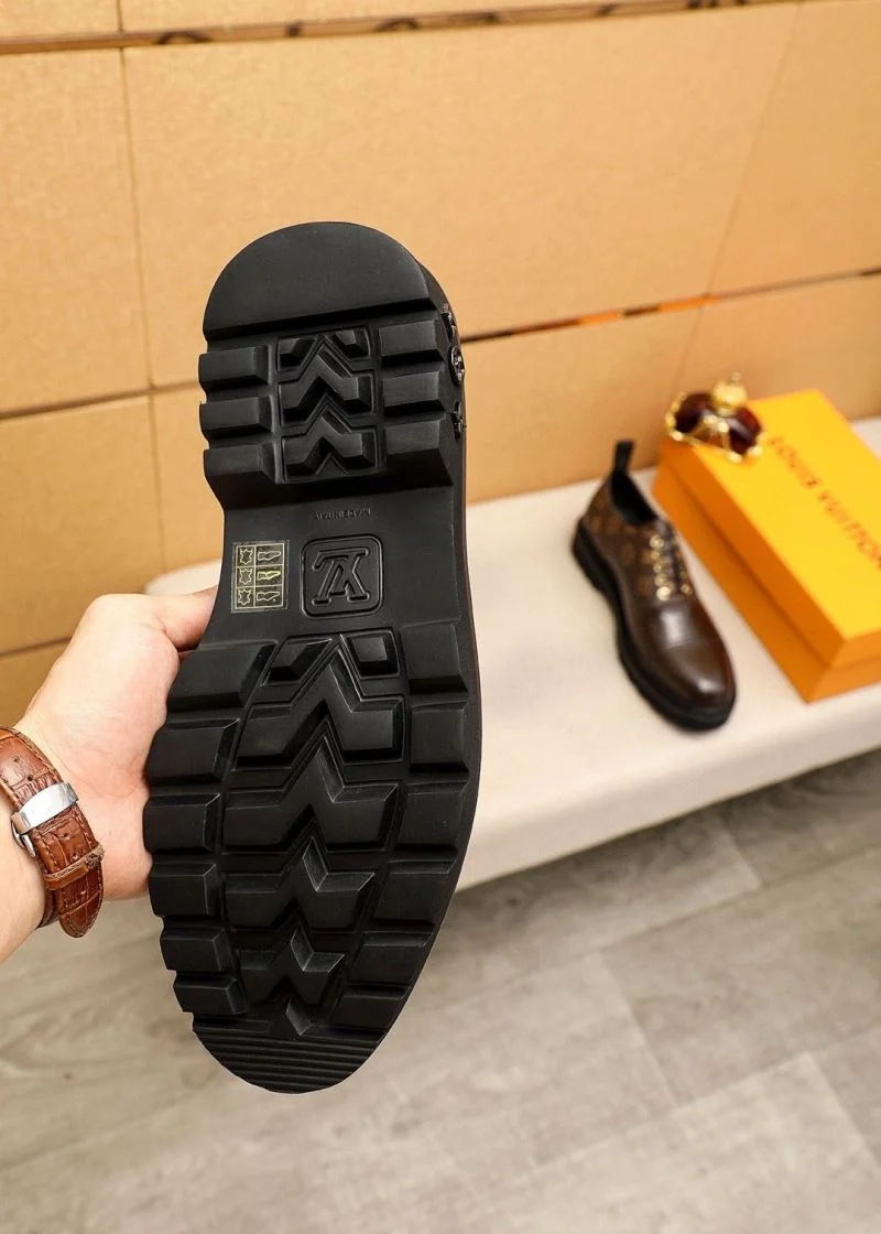 Versatile Louis Vuitton Business Shoes 33158