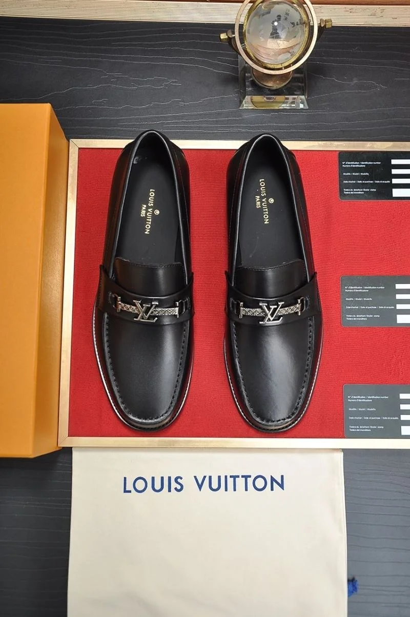 Louis Vuitton Business Shoes Sophisticated 33111