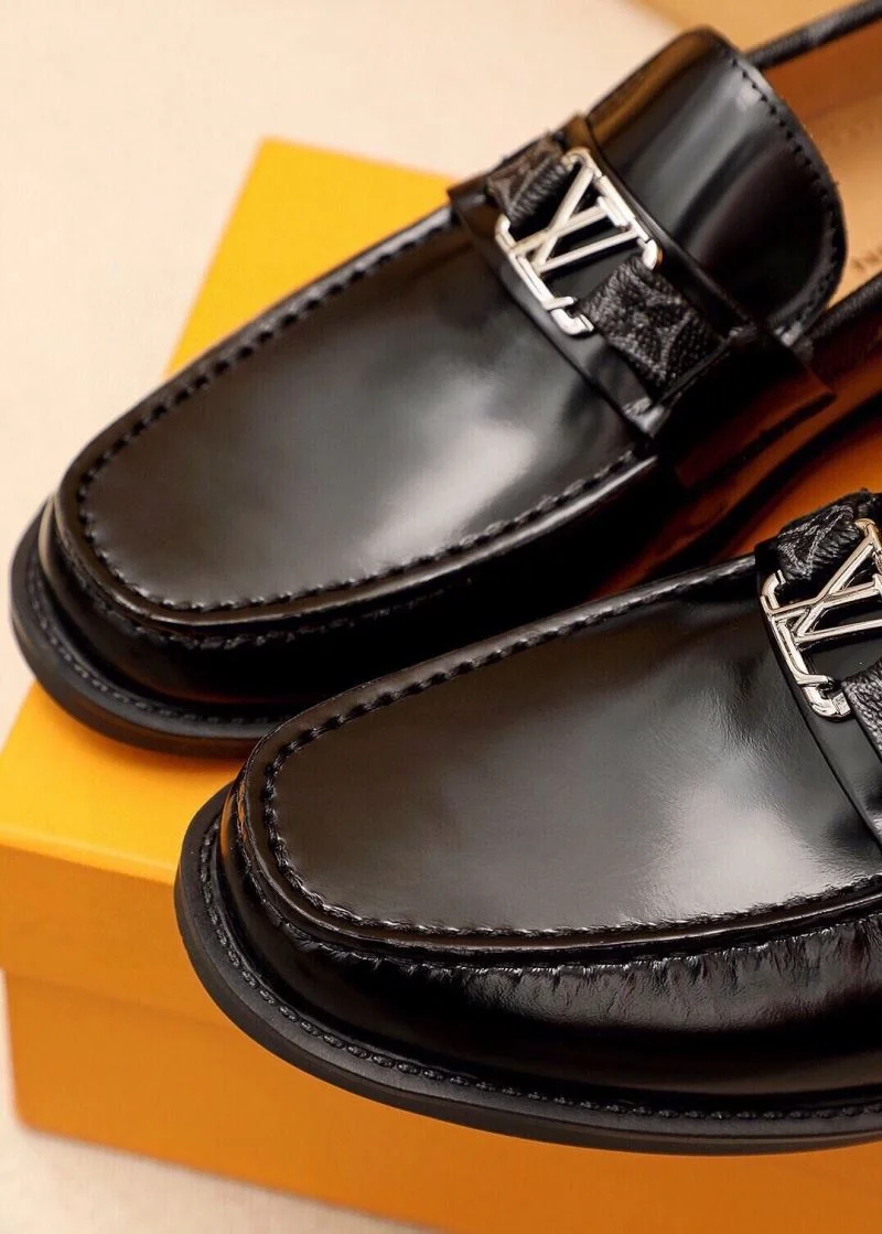 Louis Vuitton Business Shoes Compact 33076