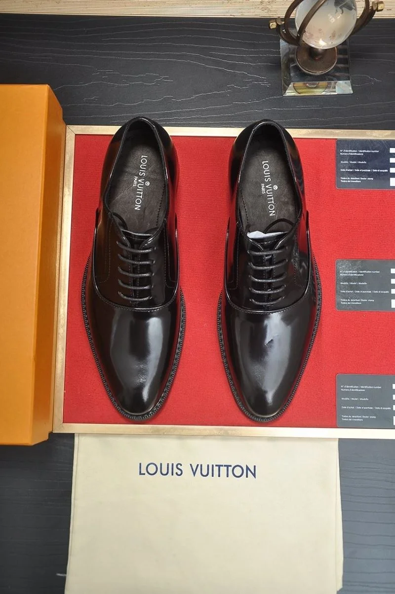 Unisex Louis Vuitton Business Shoes 33068