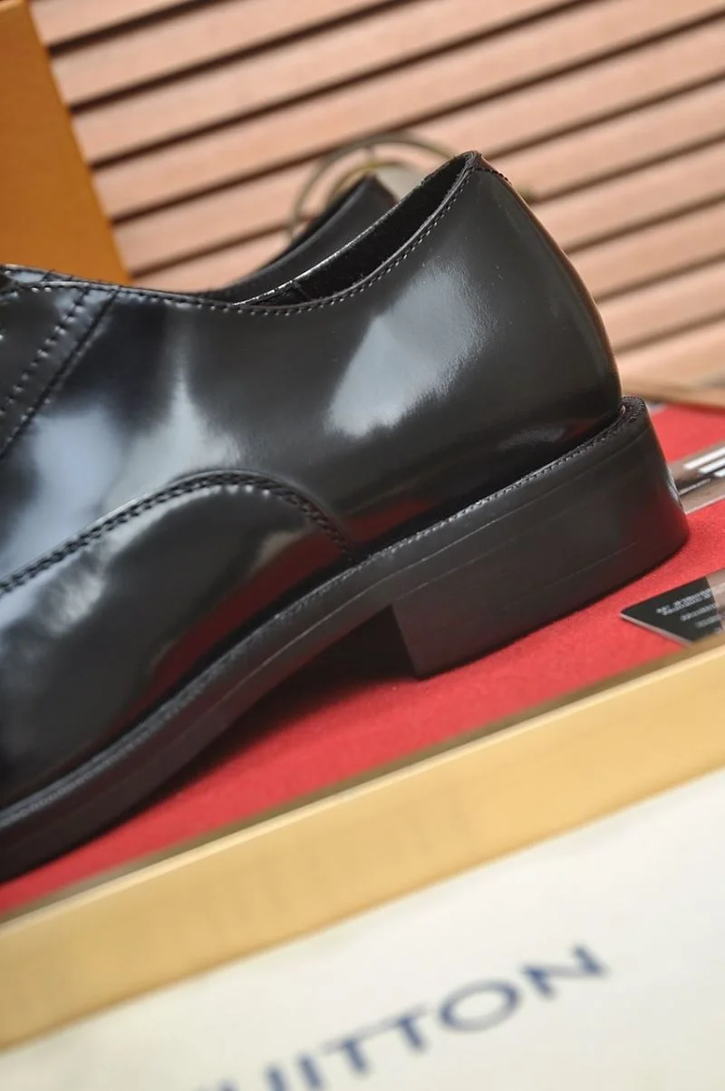 Unisex Louis Vuitton Business Shoes 33068