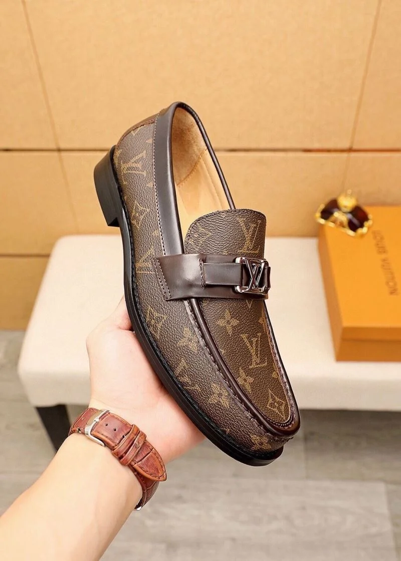 Louis Vuitton Business Shoes Sophisticated 33018