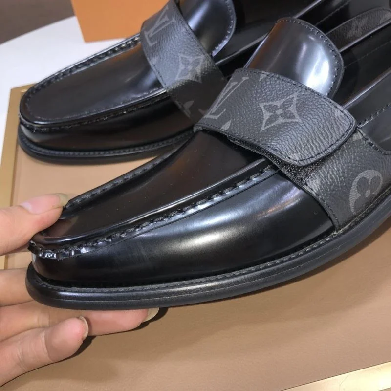 Louis Vuitton Business Shoes Sporty 32979