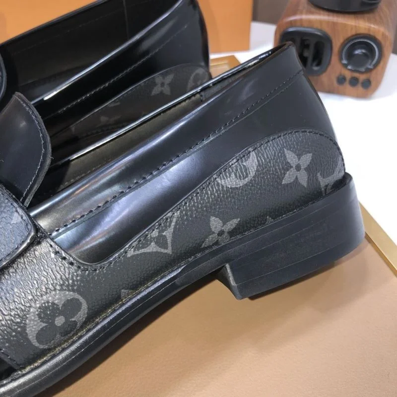 Louis Vuitton Business Shoes Sporty 32979