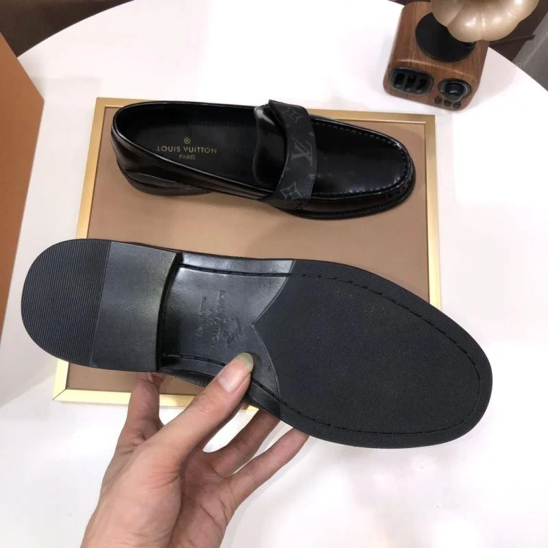 Louis Vuitton Business Shoes Sporty 32979