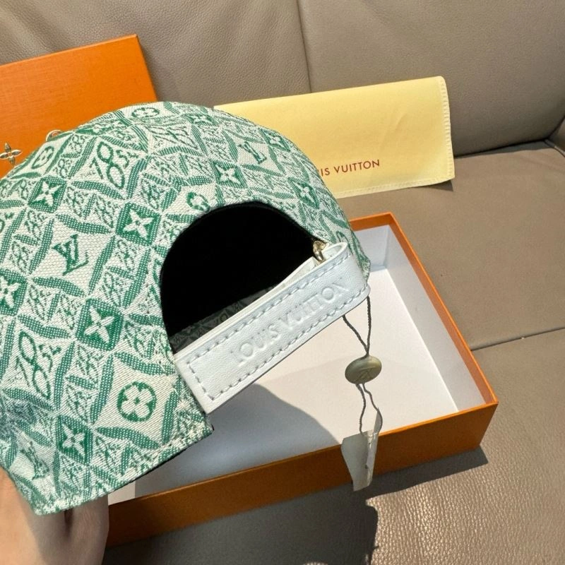Louis Vuitton Caps Practical 261244