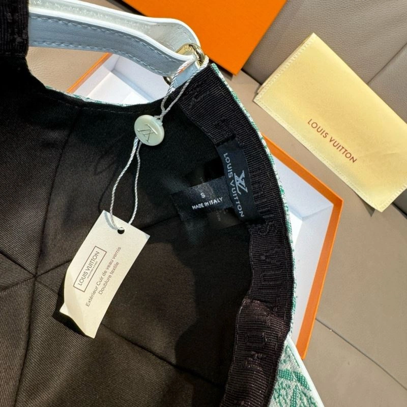 Louis Vuitton Caps Practical 261244