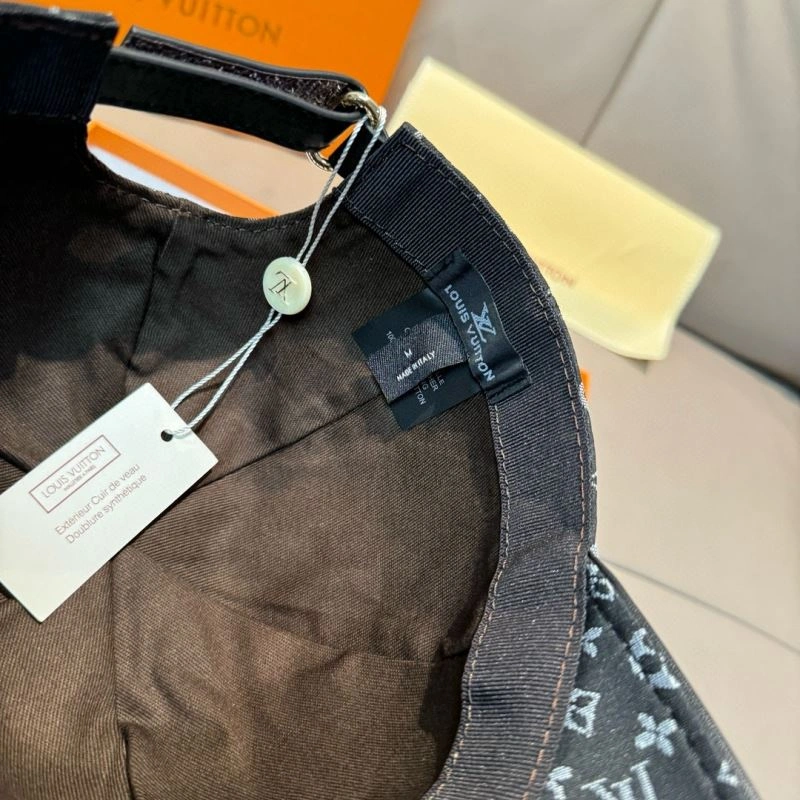 Louis Vuitton Caps Comfortable 261231