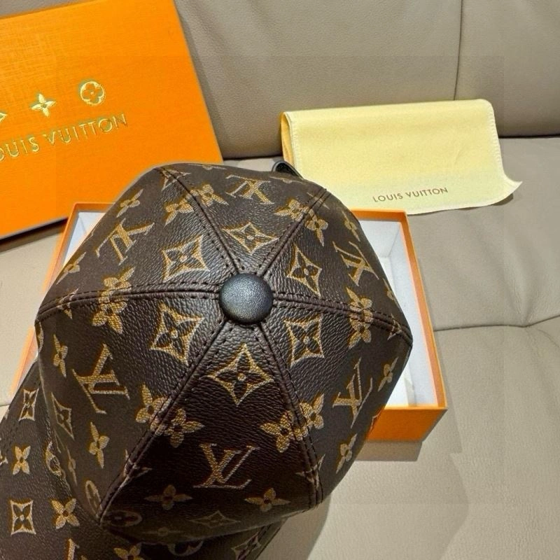 Louis Vuitton Caps Supportive 261202
