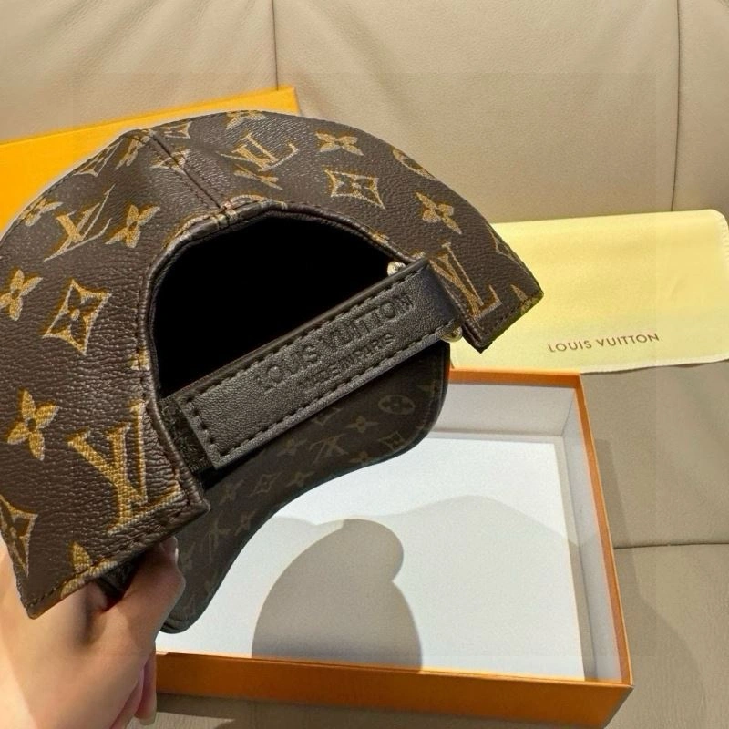 Louis Vuitton Caps Supportive 261202