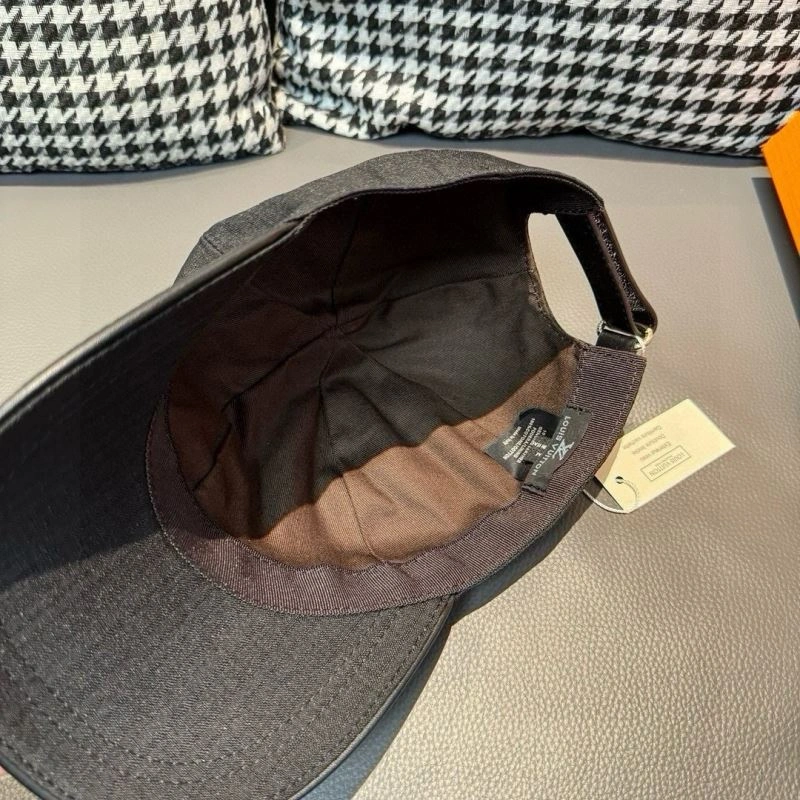 Louis Vuitton Caps Versatile 261217