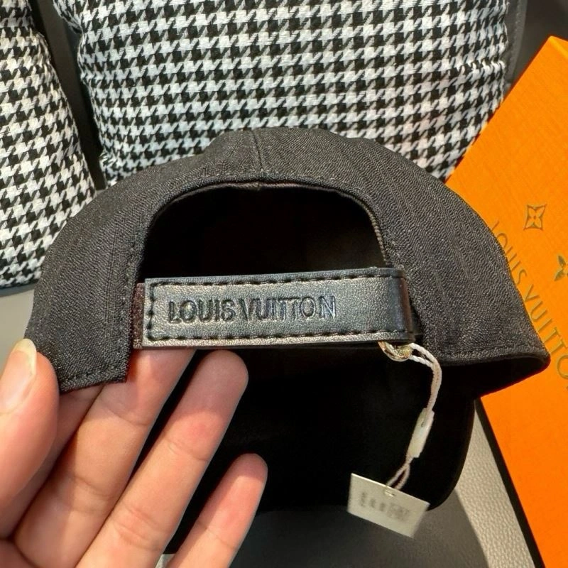 Louis Vuitton Caps Versatile 261217