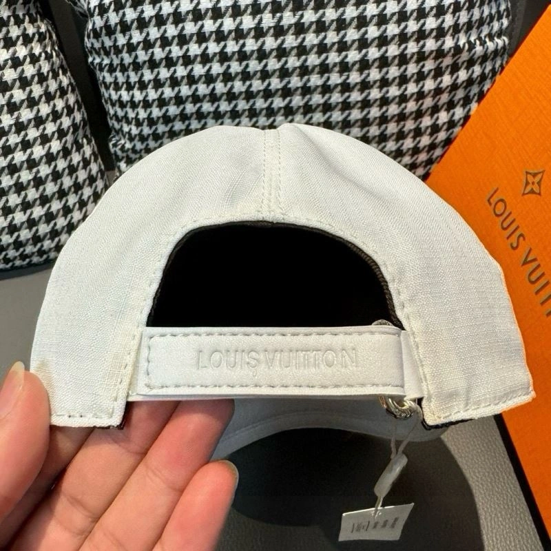 MoistureWicking Louis Vuitton Caps 261213
