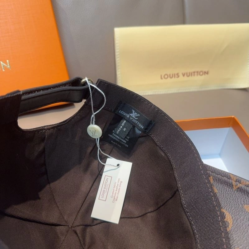 Louis Vuitton Caps Refined 261189