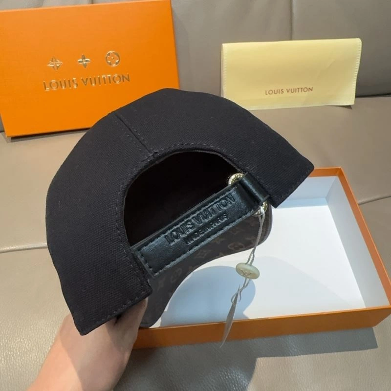 Louis Vuitton Caps Refined 261189