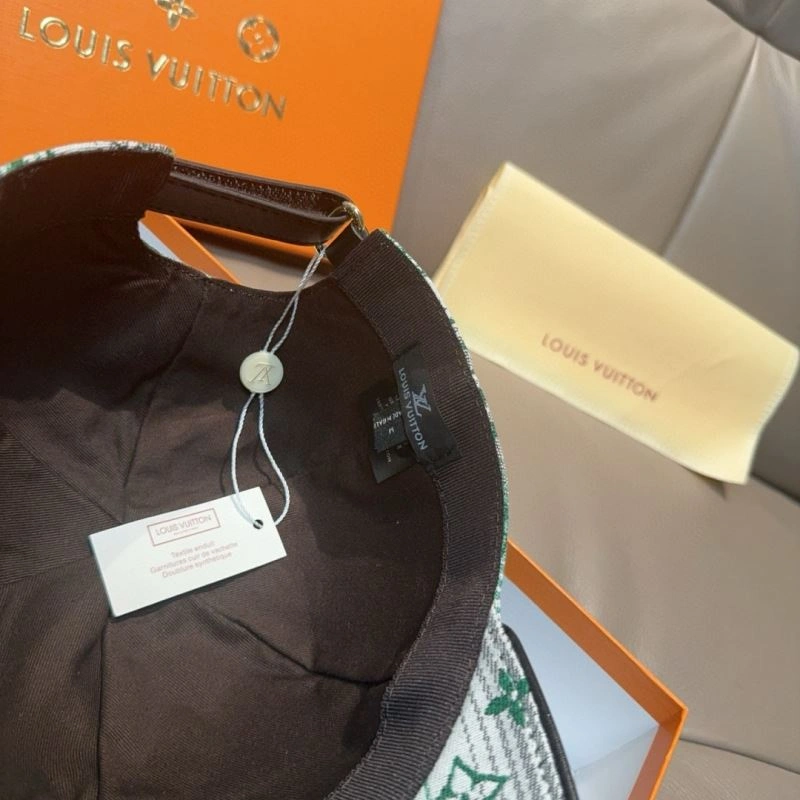 Compact Louis Vuitton Caps 261185