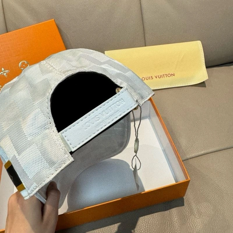Louis Vuitton Caps Supportive 261170
