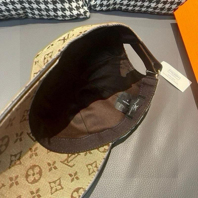 Louis Vuitton Caps Durable 261155
