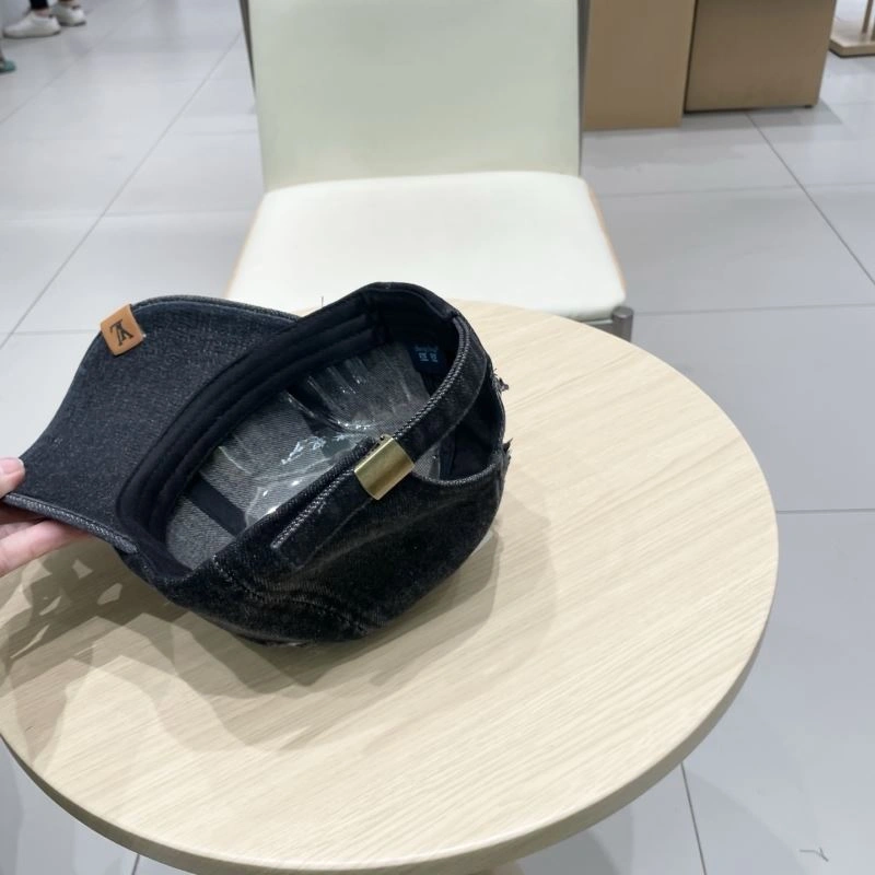 Louis Vuitton Caps Bright 258236