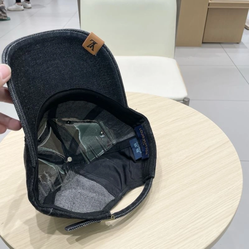 Louis Vuitton Caps Bright 258236