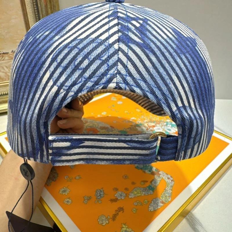 EyeCatching Louis Vuitton Caps 258204