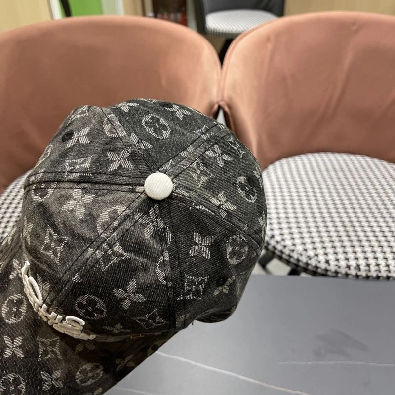 Louis Vuitton Caps Practical 258226