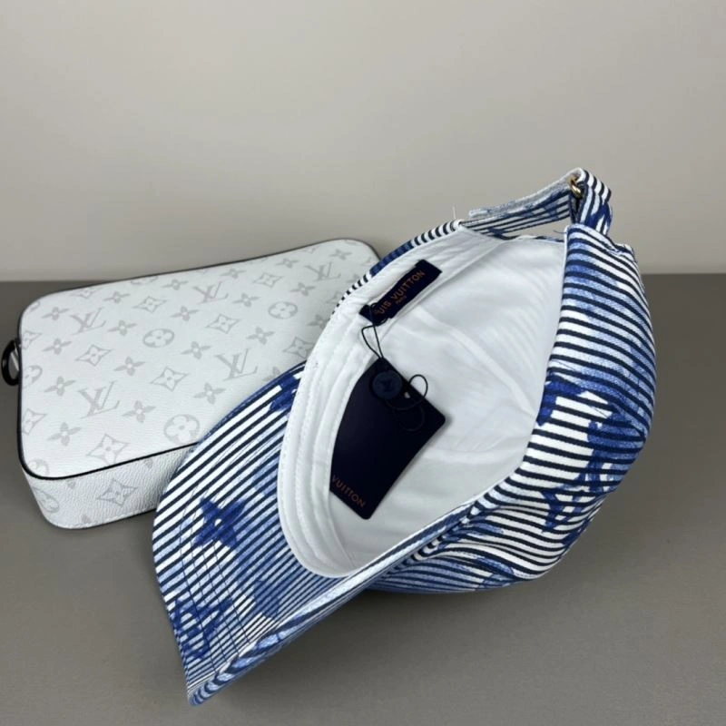 Louis Vuitton Caps Bright 258222