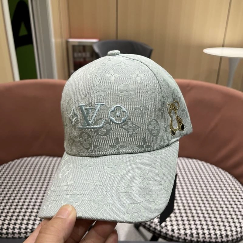 Louis Vuitton Caps Refined 258225