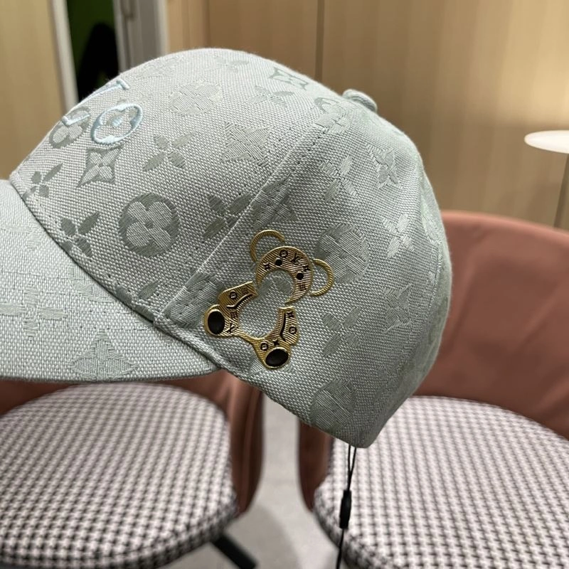 Louis Vuitton Caps Refined 258225