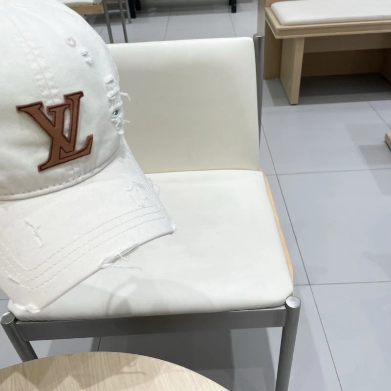 Bold Louis Vuitton Caps 258178