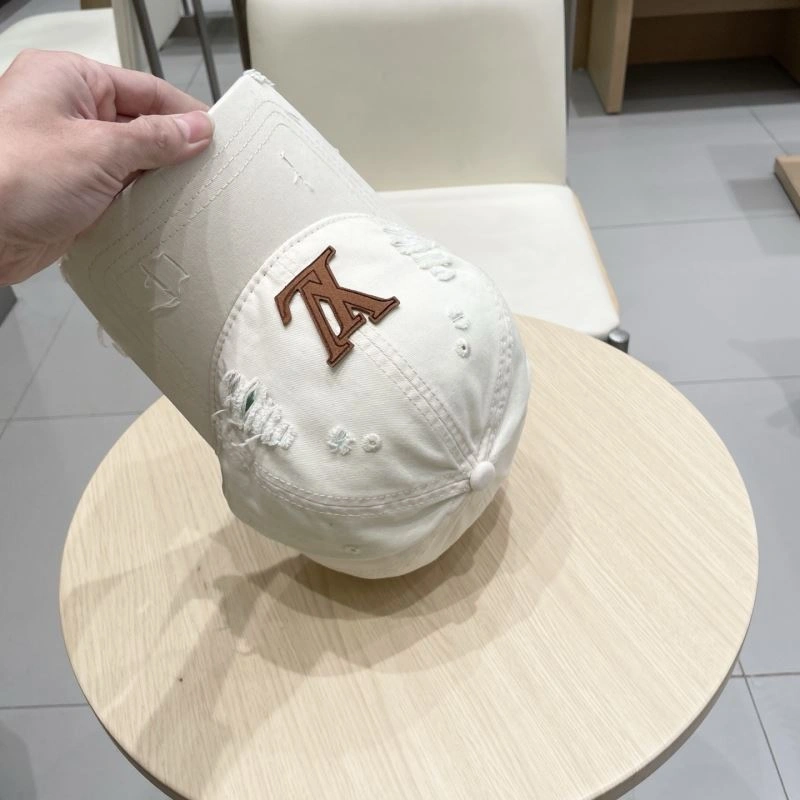 Bold Louis Vuitton Caps 258178