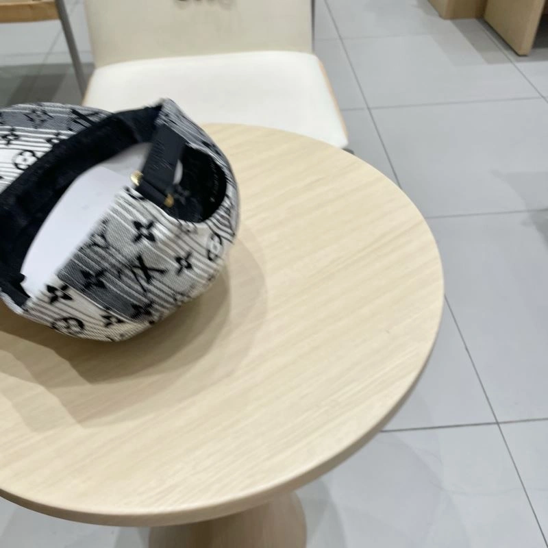 Louis Vuitton Caps Vibrant 258175