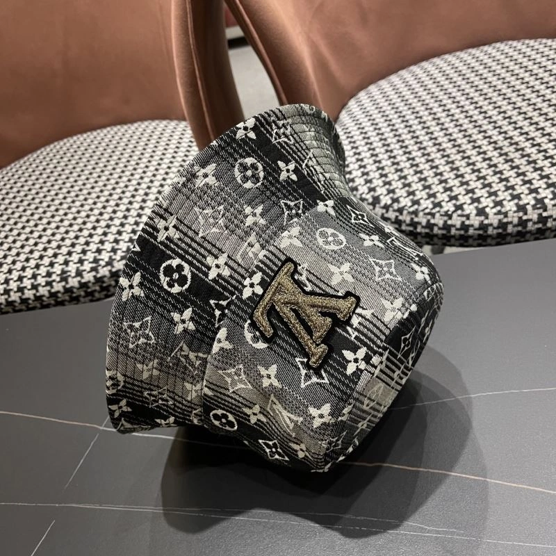 Louis Vuitton Caps Versatile 258153