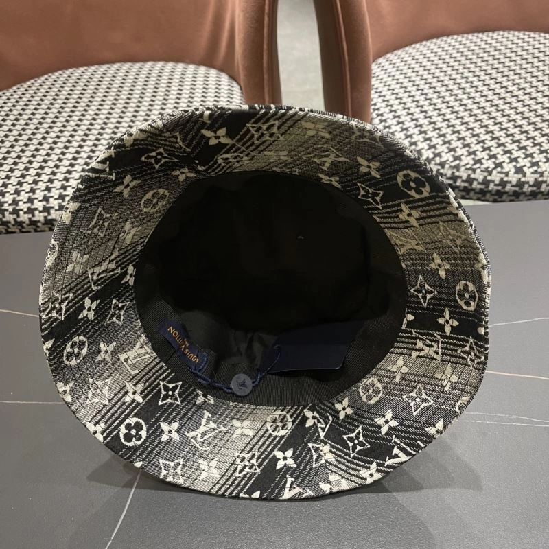 Louis Vuitton Caps Versatile 258153