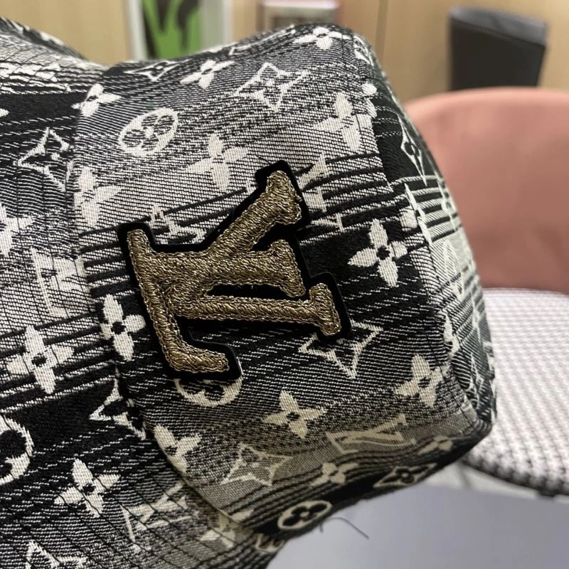 Louis Vuitton Caps Versatile 258153