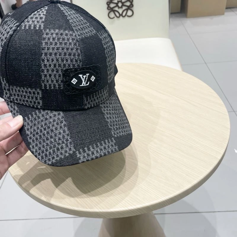 Lightweight Louis Vuitton Caps 258082