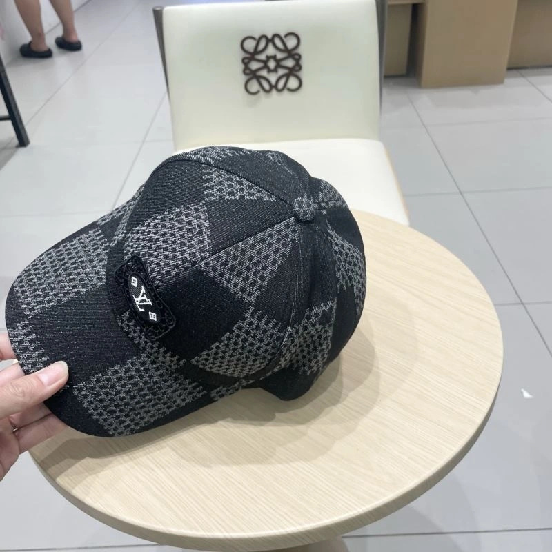 Lightweight Louis Vuitton Caps 258082