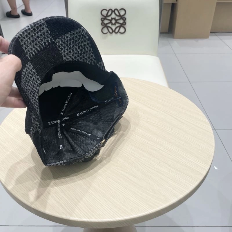 Lightweight Louis Vuitton Caps 258082