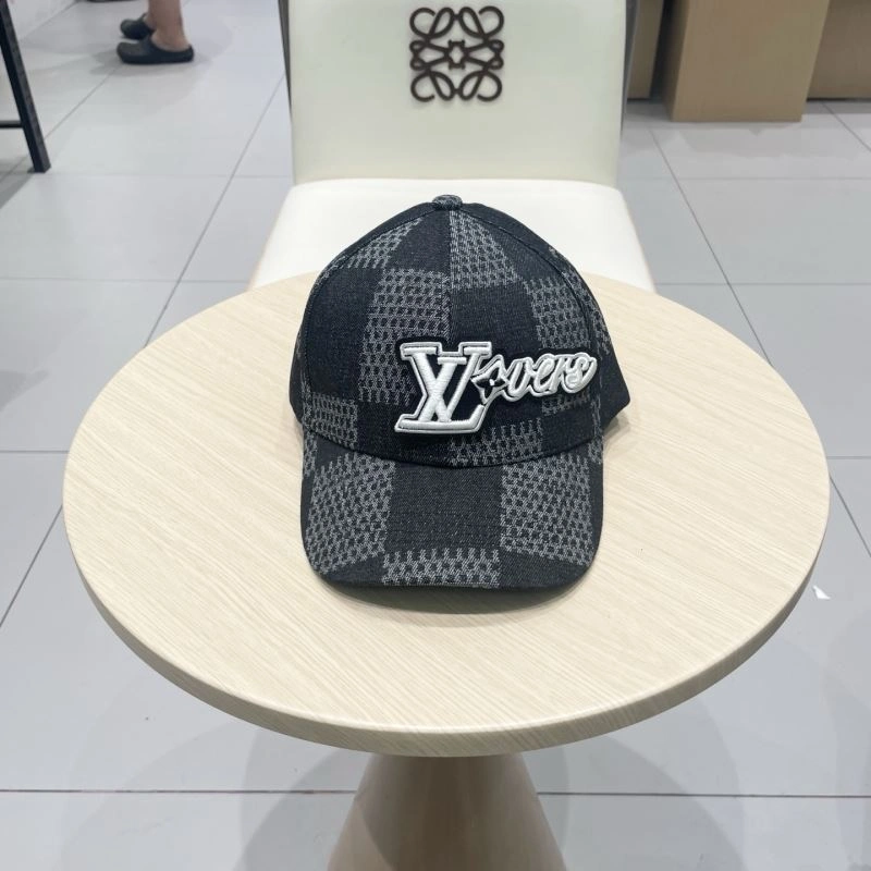 Lightweight Louis Vuitton Caps 258084