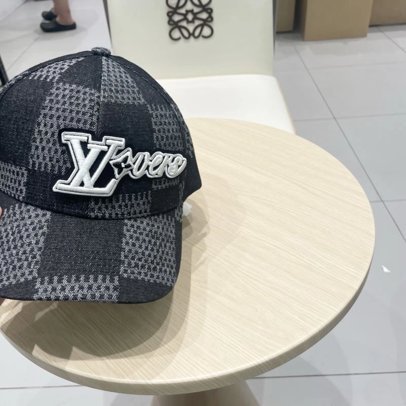 Lightweight Louis Vuitton Caps 258084